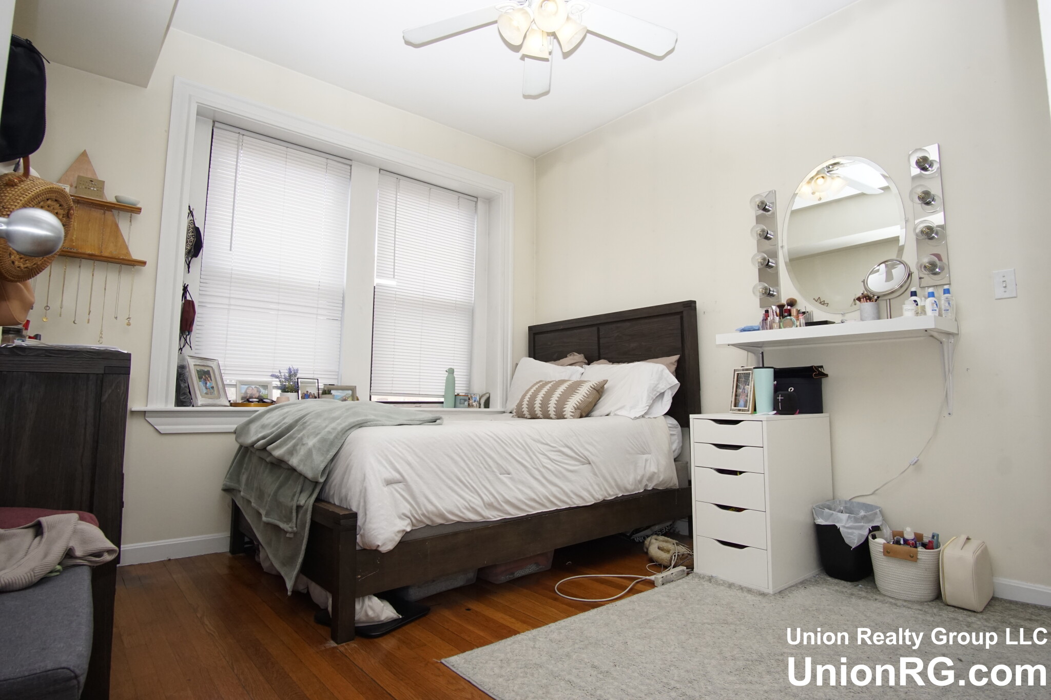 3 bed, 1.5 bath apartment for rent at 1942 Beacon St Unit 4, Brighton