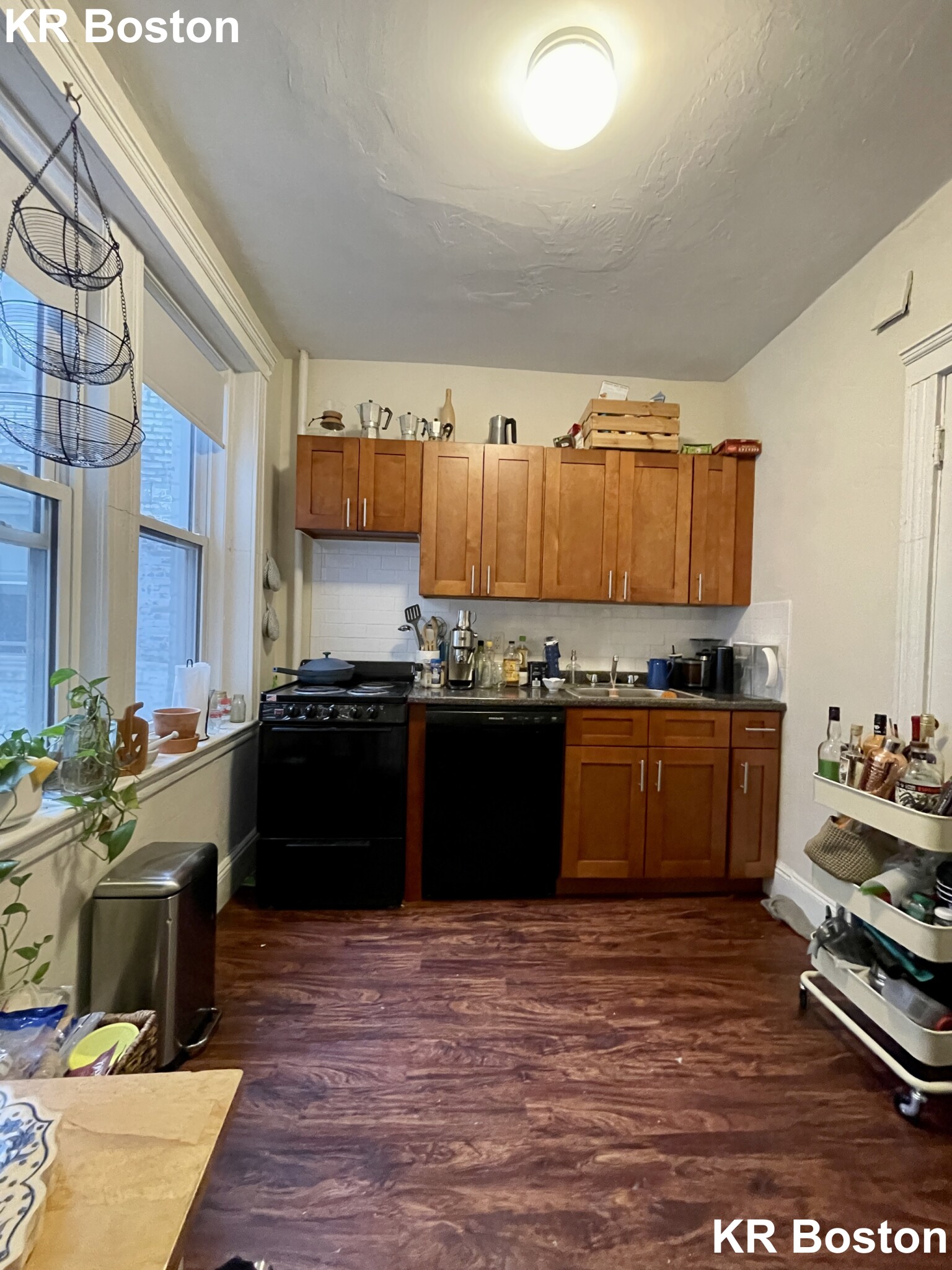 1 split bed, 1 bath apartment for rent at 121 Sutherland Rd Unit G, Brighton — photo 1 of 8