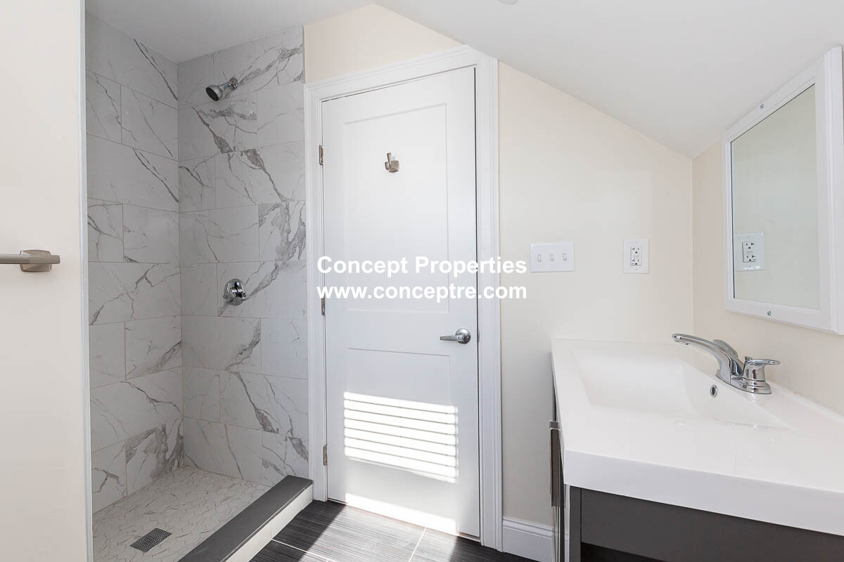 4 bed, 4+ bath apartment for rent at 39 Harvard St Unit 2, Charlestown — photo 9 of 20