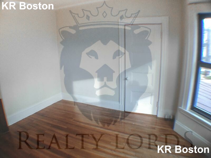 6 bed, 2.5 bath apartment for rent at 35 Quint Ave Unit 0, Allston — photo 12 of 13