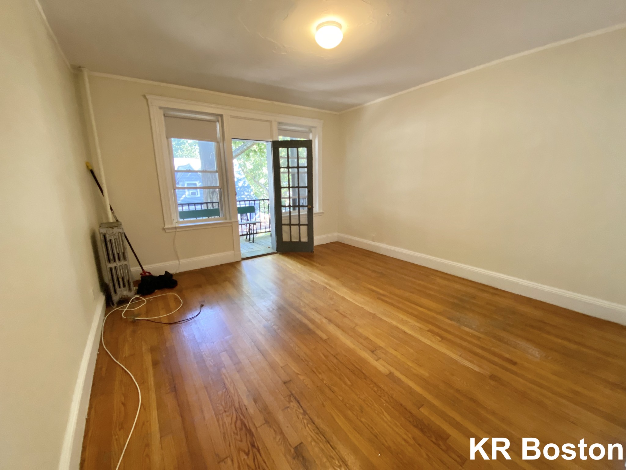 1 split bed, 1 bath apartment for rent at 127 Sutherland Rd Unit G, Brighton — photo 5 of 6