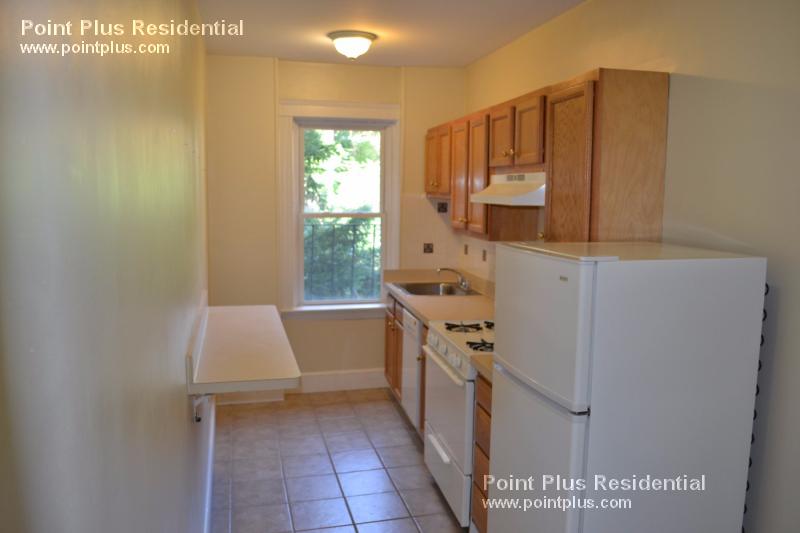 Studio bed, 1 bath apartment for rent at 15 Linnean Unit 2, Harvard Square — photo 7 of 11