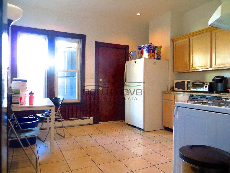 4 bed, 2 bath apartment for rent at 140 Saint Alphonsus Unit 3, Mission Hill — photo 12 of 14