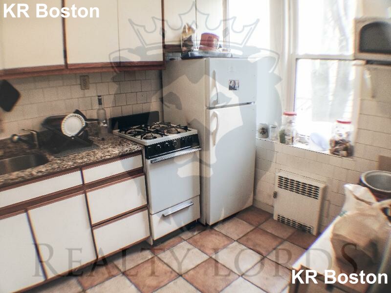 2 bed, 1 bath apartment for rent at 108 Gordon St Unit 8, Brighton — photo 2 of 5