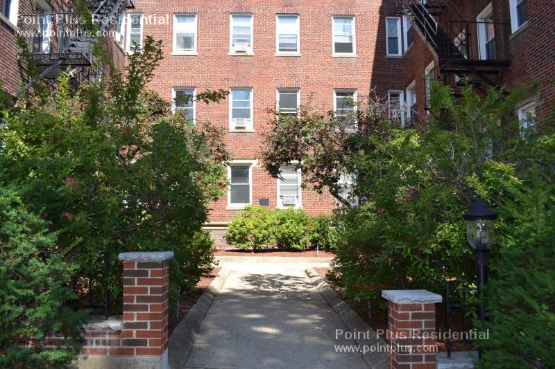 Studio bed, 1 bath apartment for rent at 15 Linnean Unit 2, Harvard Square — photo 10 of 11