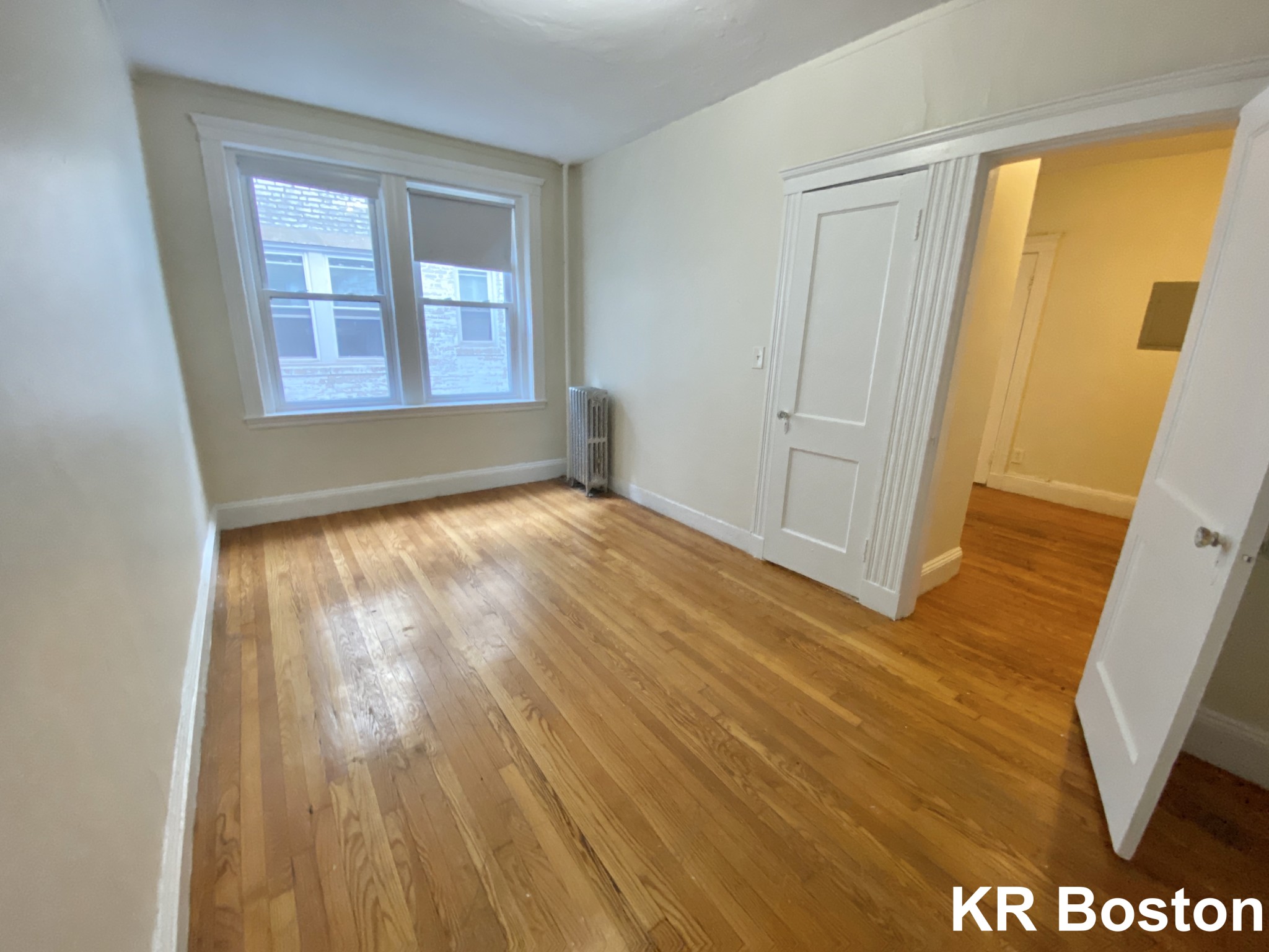 1 split bed, 1 bath apartment for rent at 121 Sutherland Rd Unit G, Brighton — photo 3 of 8