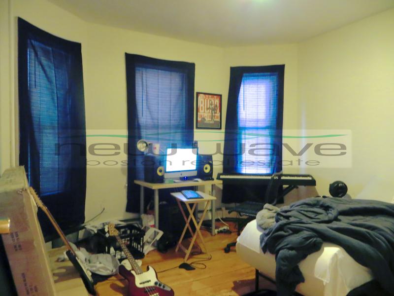 3 bed, 1 bath apartment for rent at 70 Calumet St Unit 1, Mission Hill — photo 4 of 13