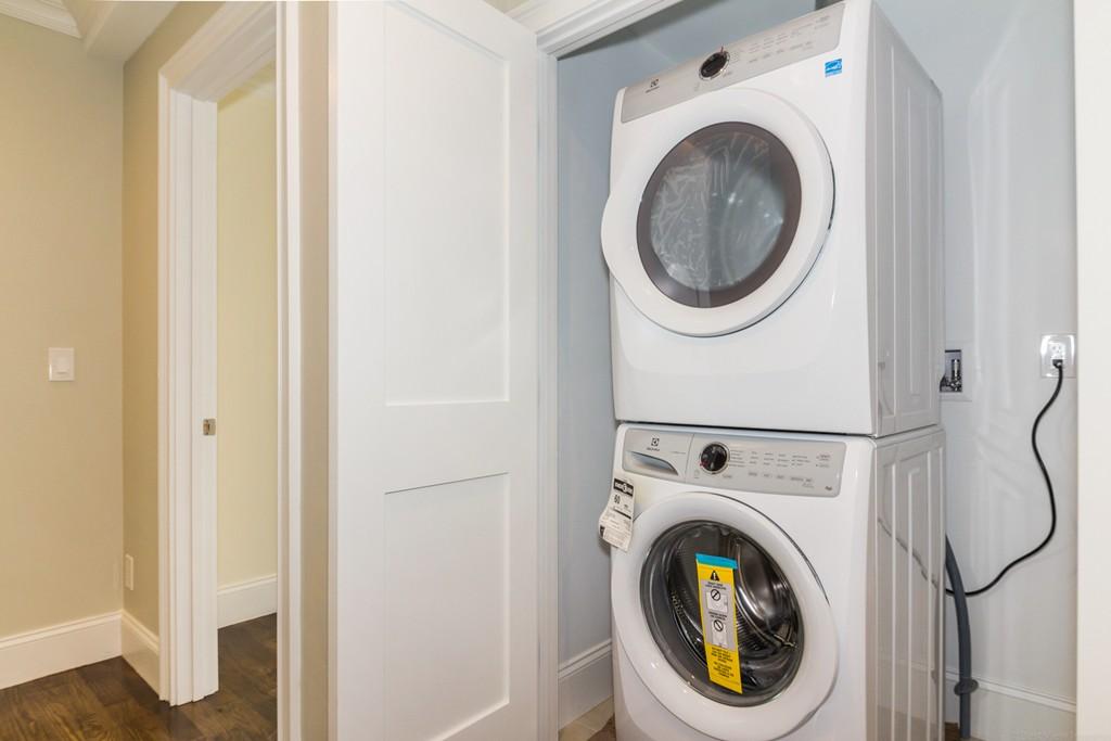4 bed, 3.5 bath apartment for rent at 37 Juniper St Unit 37R, Roxbury — photo 13 of 18