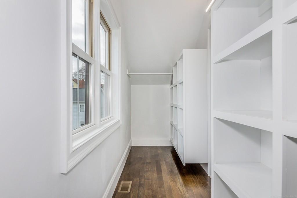 4 bed, 3.5 bath apartment for rent at 37 Juniper St Unit 37R, Roxbury — photo 12 of 18