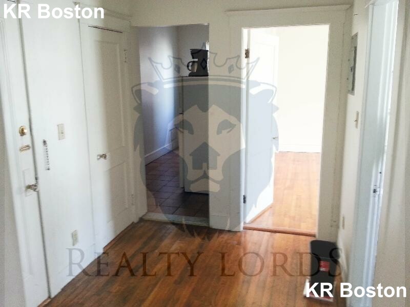 1 bed, 1 bath apartment for rent at 17 Scottfield Rd Unit 3, Allston — photo 9 of 9