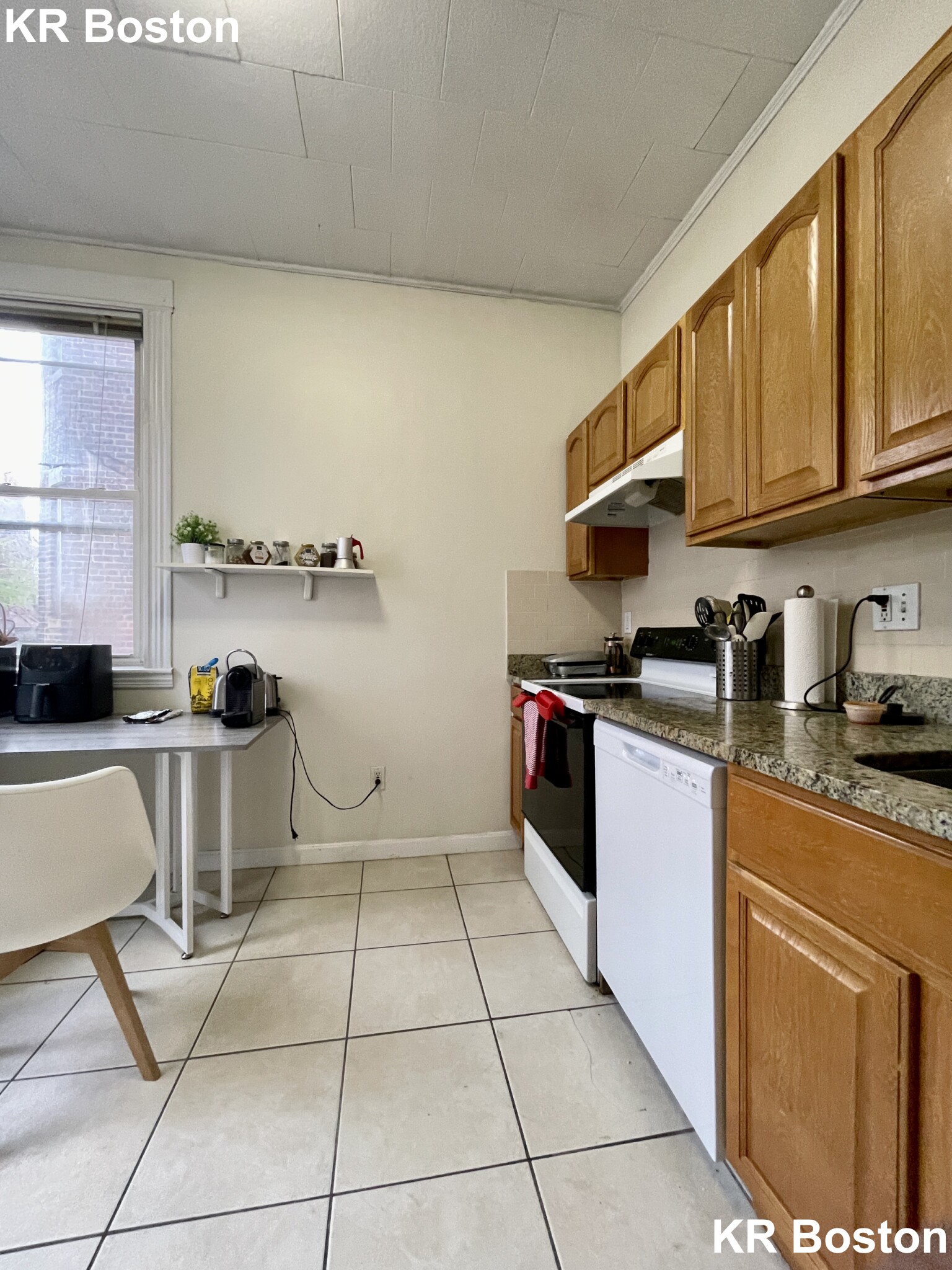 3 bed, 2 bath apartment for rent at 10 Euston St Unit 2, Longwood — photo 3 of 10