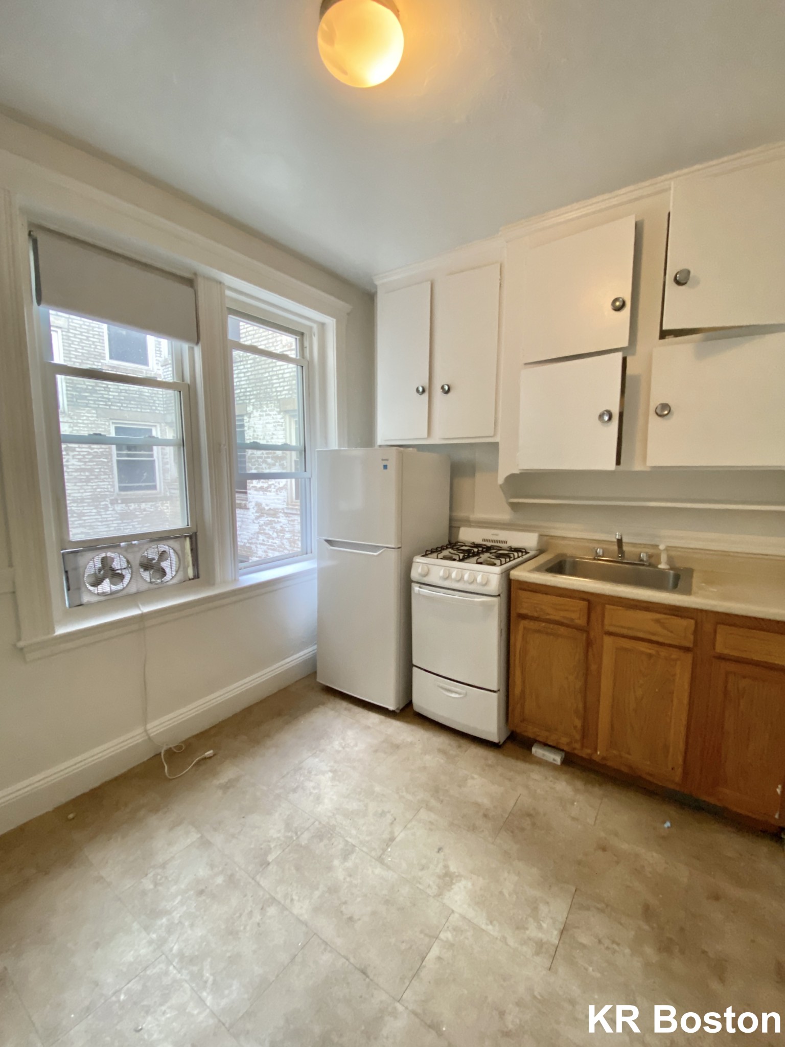 1 split bed, 1 bath apartment for rent at 121 Sutherland Rd Unit G, Brighton — photo 4 of 8