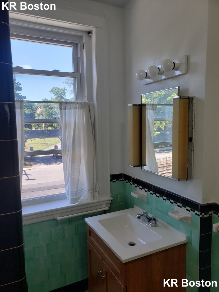 1 bed, 1 bath apartment for rent at 2044 Commonwealth Ave Unit 38, Brighton — photo 11 of 16