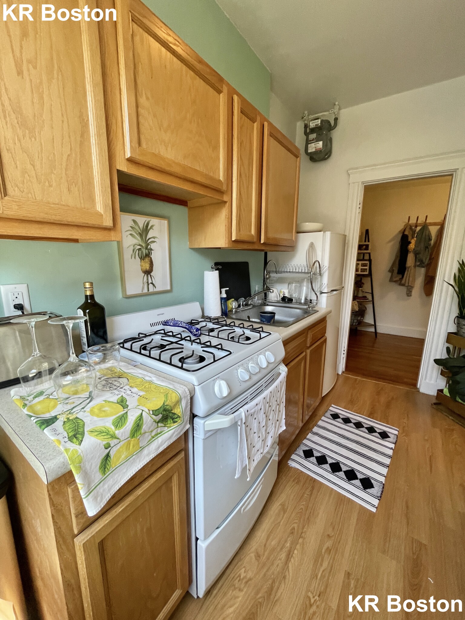 Studio bed, 1 bath apartment for rent at 65 Chiswick Rd Unit 17, Brighton — photo 8 of 14