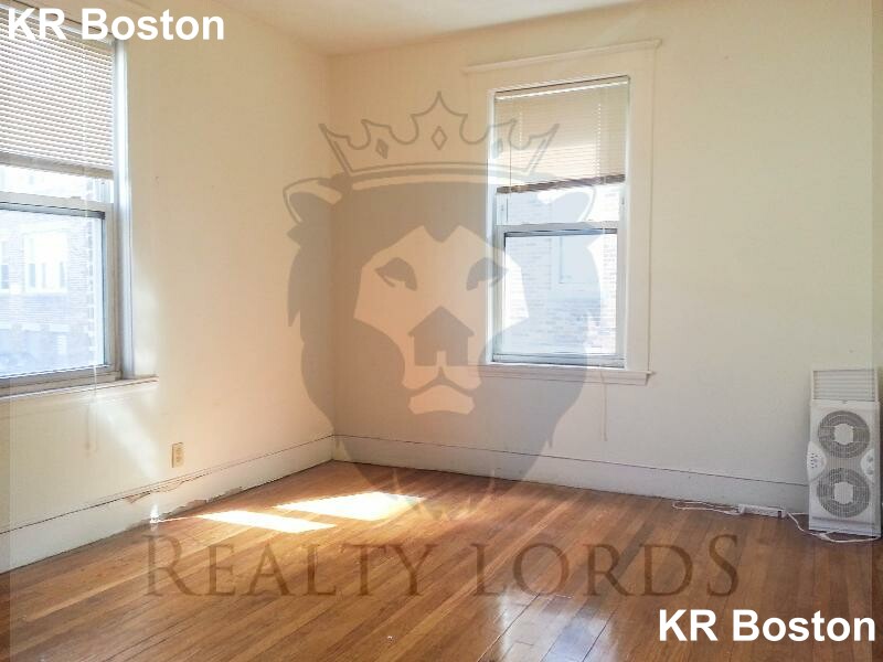 1 bed, 1 bath apartment for rent at 8 Scottfield Rd Unit 3, Allston — photo 7 of 10