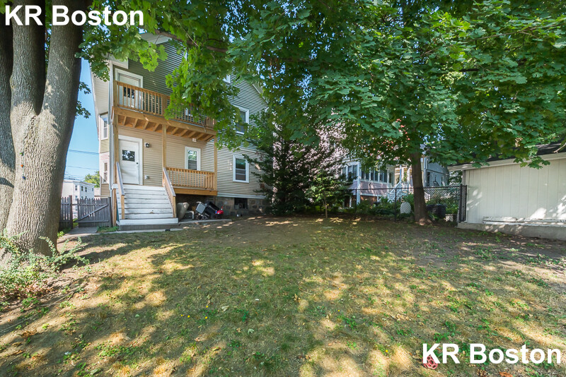 4 bed, 2 bath apartment for rent at 21 Champney St Unit 1, Brighton — photo 9 of 10