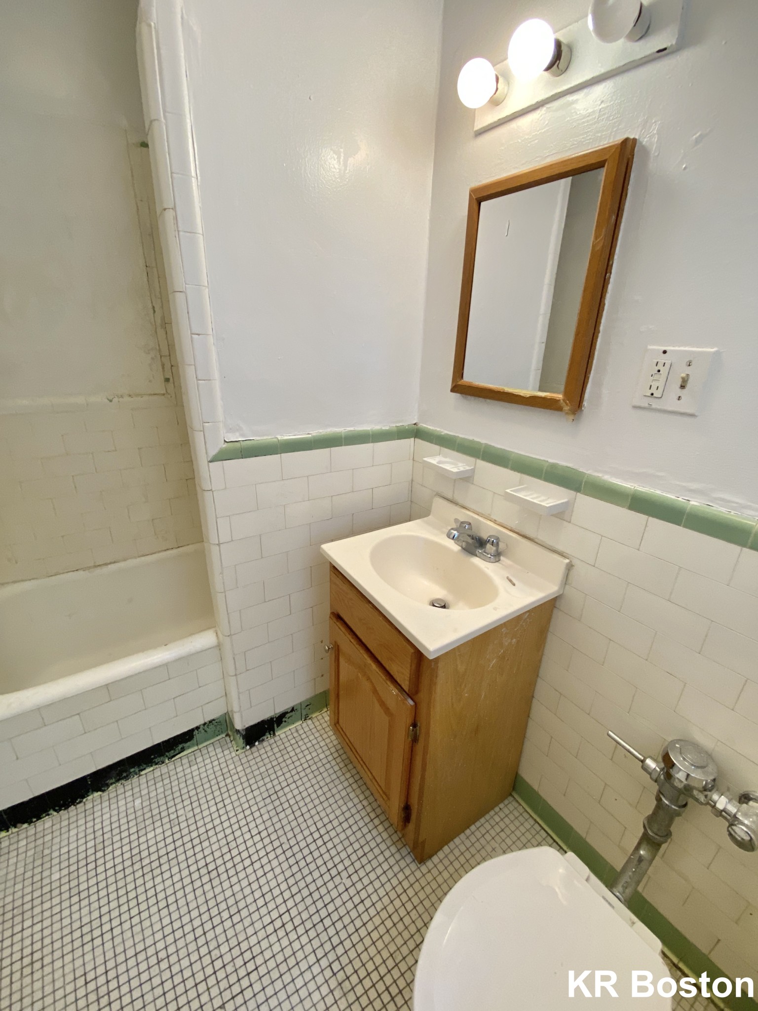 1 split bed, 1 bath apartment for rent at 121 Sutherland Rd Unit G, Brighton — photo 5 of 8