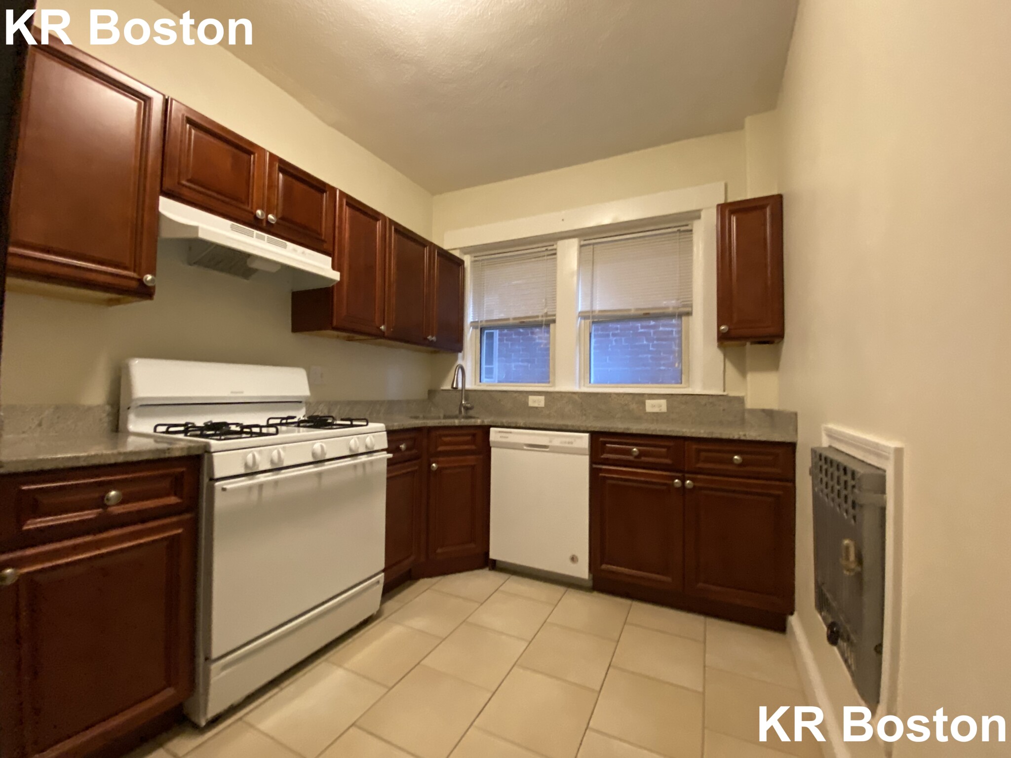 4 bed, 1 bath apartment for rent at 157 Summer St Unit 2, Winter Hill — photo 7 of 8