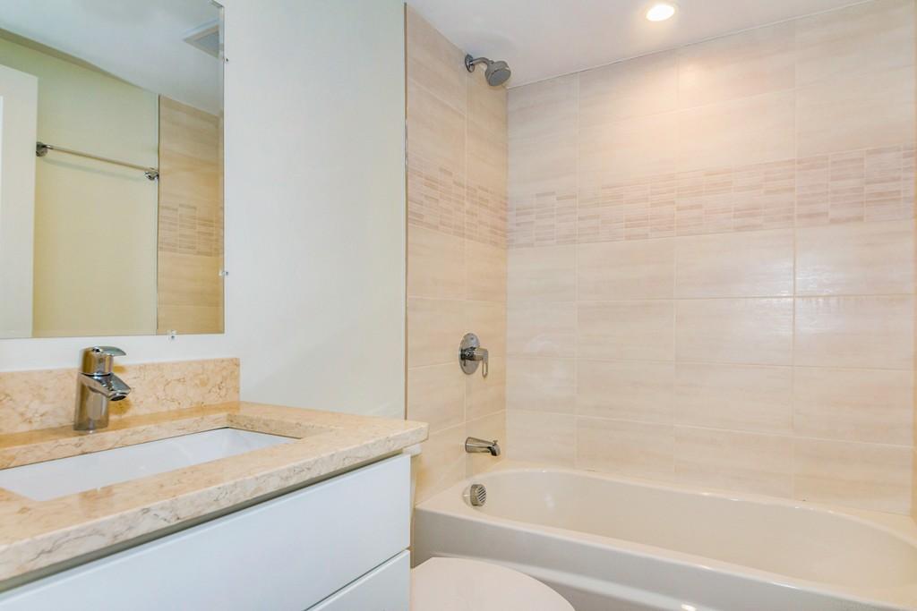4 bed, 3.5 bath apartment for rent at 37 Juniper St Unit 37R, Roxbury — photo 15 of 18