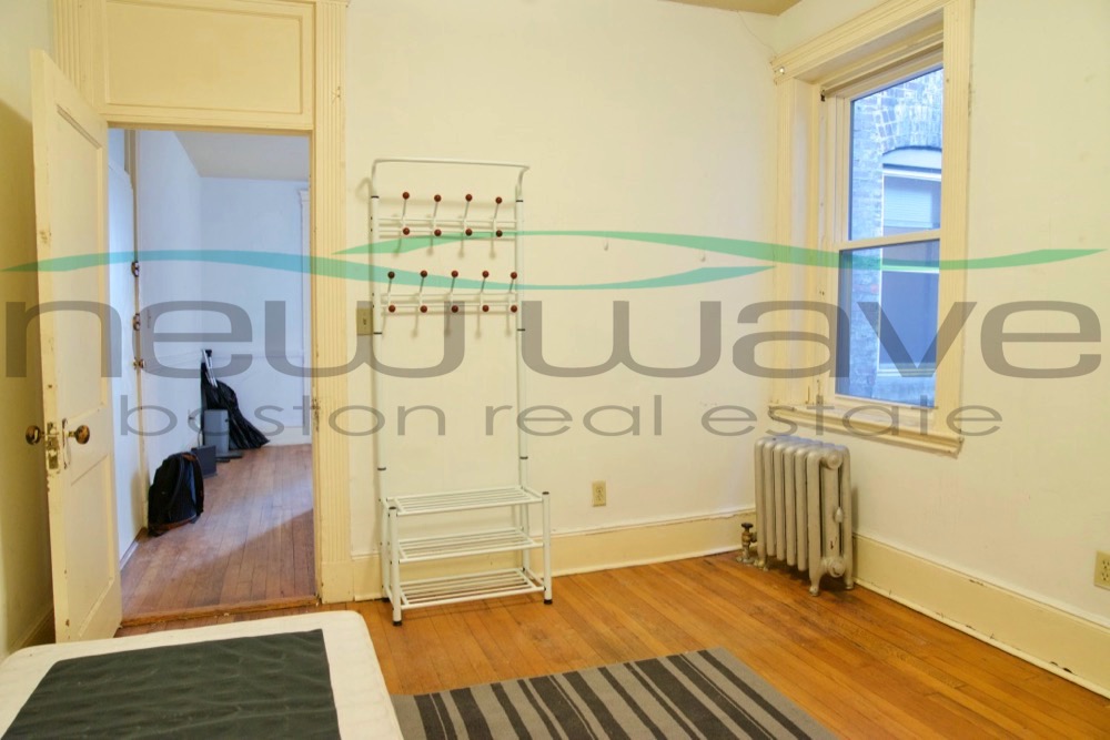 3 bed, 1 bath apartment for rent at 46 Westland Ave Unit 40, Fenway — photo 5 of 9