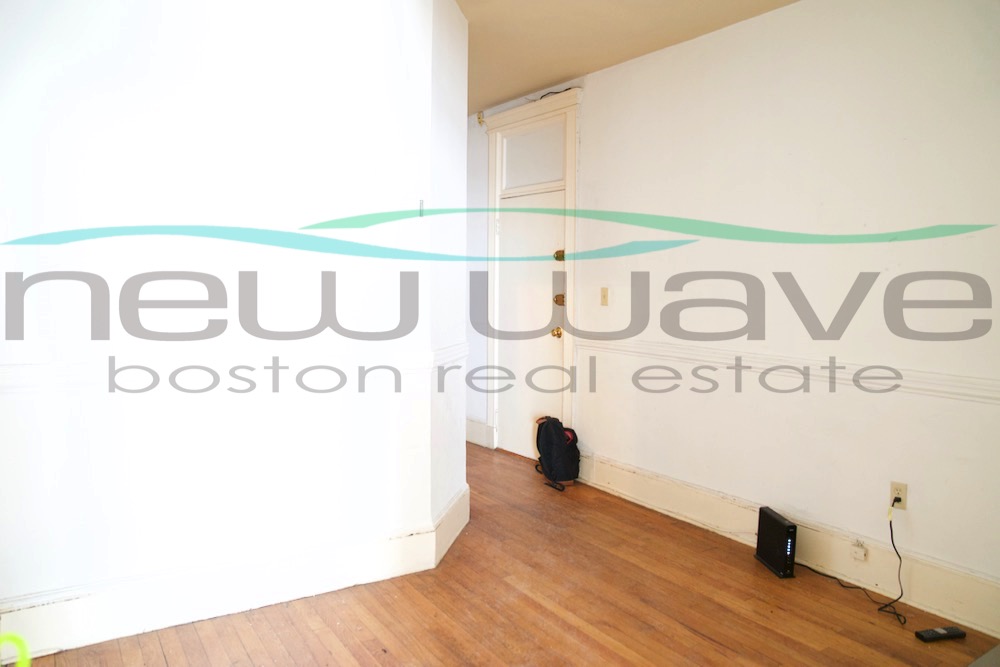3 bed, 1 bath apartment for rent at 46 Westland Ave Unit 40, Fenway — photo 4 of 9