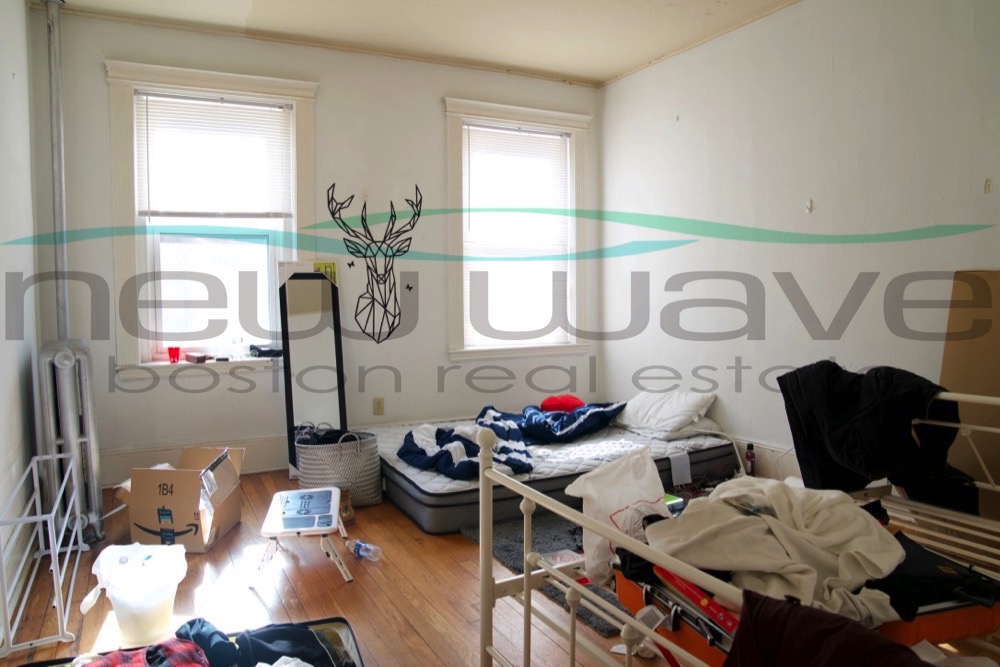 3 bed, 1 bath apartment for rent at 46 Westland Ave Unit 40, Fenway — photo 3 of 9