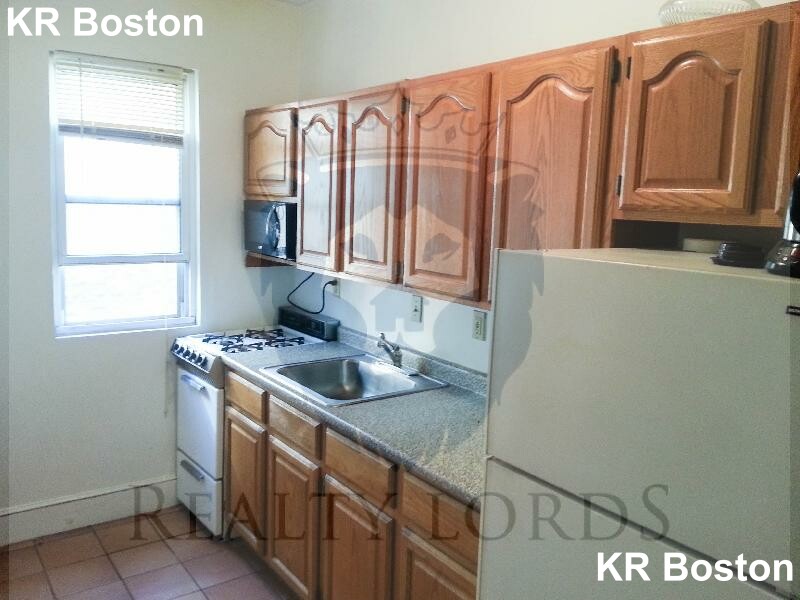 1 bed, 1 bath apartment for rent at 8 Scottfield Rd Unit 3, Allston — photo 8 of 10