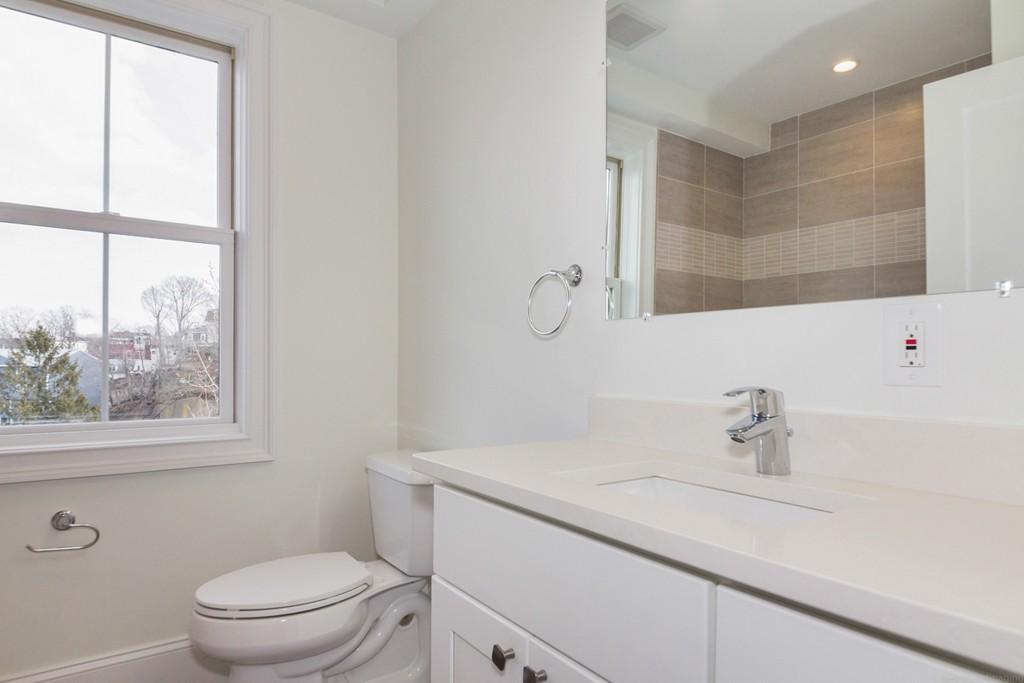 4 bed, 3.5 bath apartment for rent at 37 Juniper St Unit 37R, Roxbury — photo 16 of 18