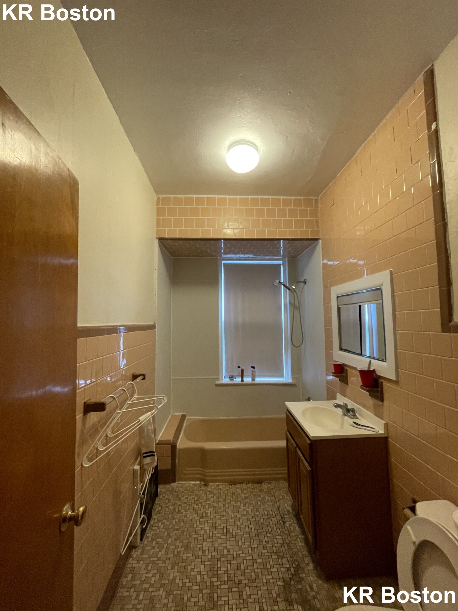 2 bed, 1 bath apartment for rent at 1821 Beacon St Unit 5, Chestnut Hill — photo 1 of 10