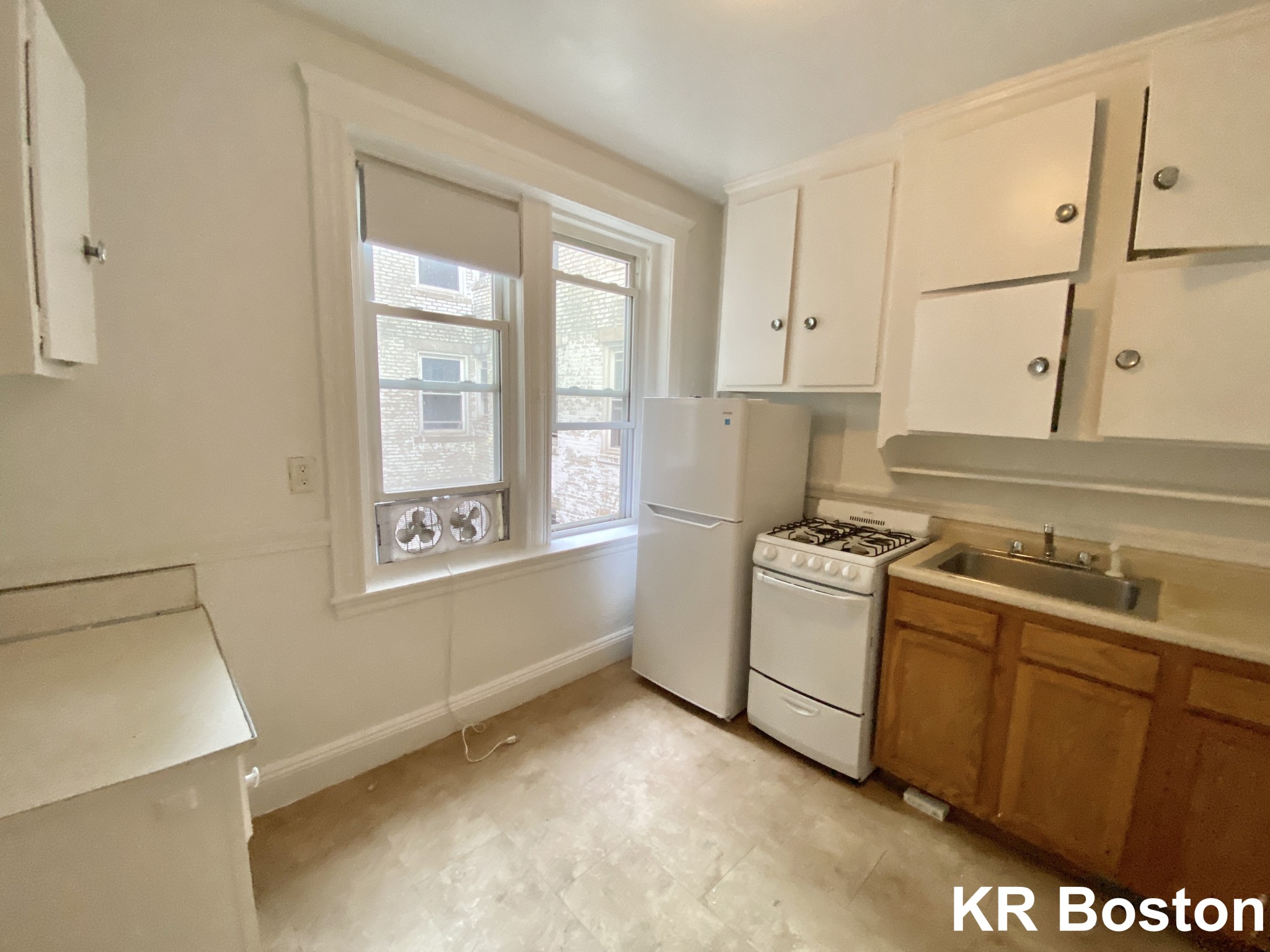 1 split bed, 1 bath apartment for rent at 121 Sutherland Rd Unit G, Brighton — photo 7 of 8