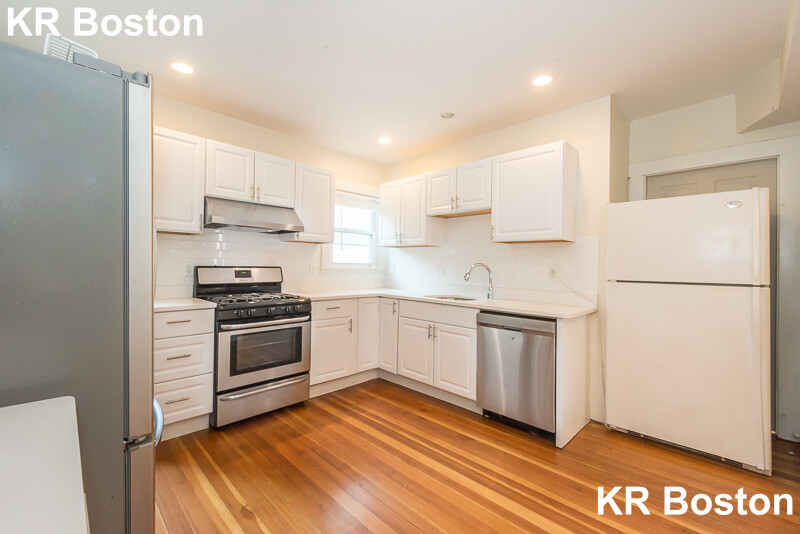 4 bed, 2 bath apartment for rent at 23 Champney St Unit 1, Brighton — photo 9 of 10