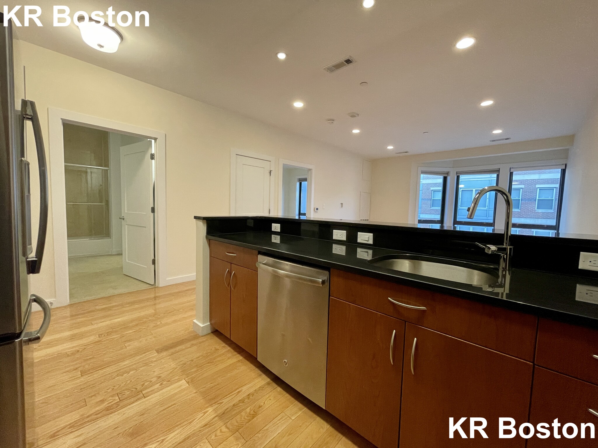 2 bed, 1.5 bath apartment for rent at 9 Miner St Unit 405, Fenway — photo 2 of 10