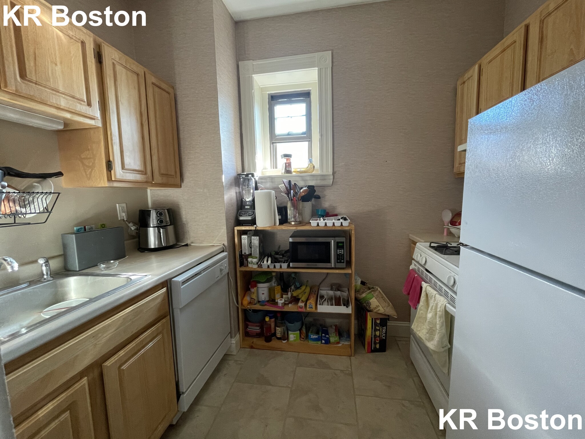 3 bed, 1 bath apartment for rent at 108 Saint Paul St Unit 3F, Coolidge Corner — photo 2 of 5