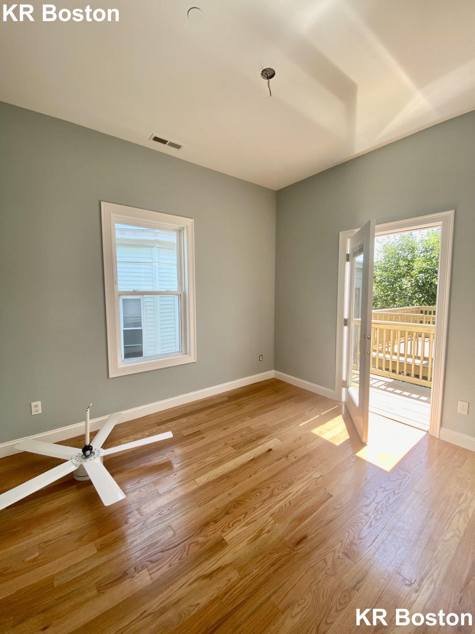 4 bed, 2 bath apartment for rent at 123 Cross St Unit 3L, Prospect Hill — photo 2 of 12