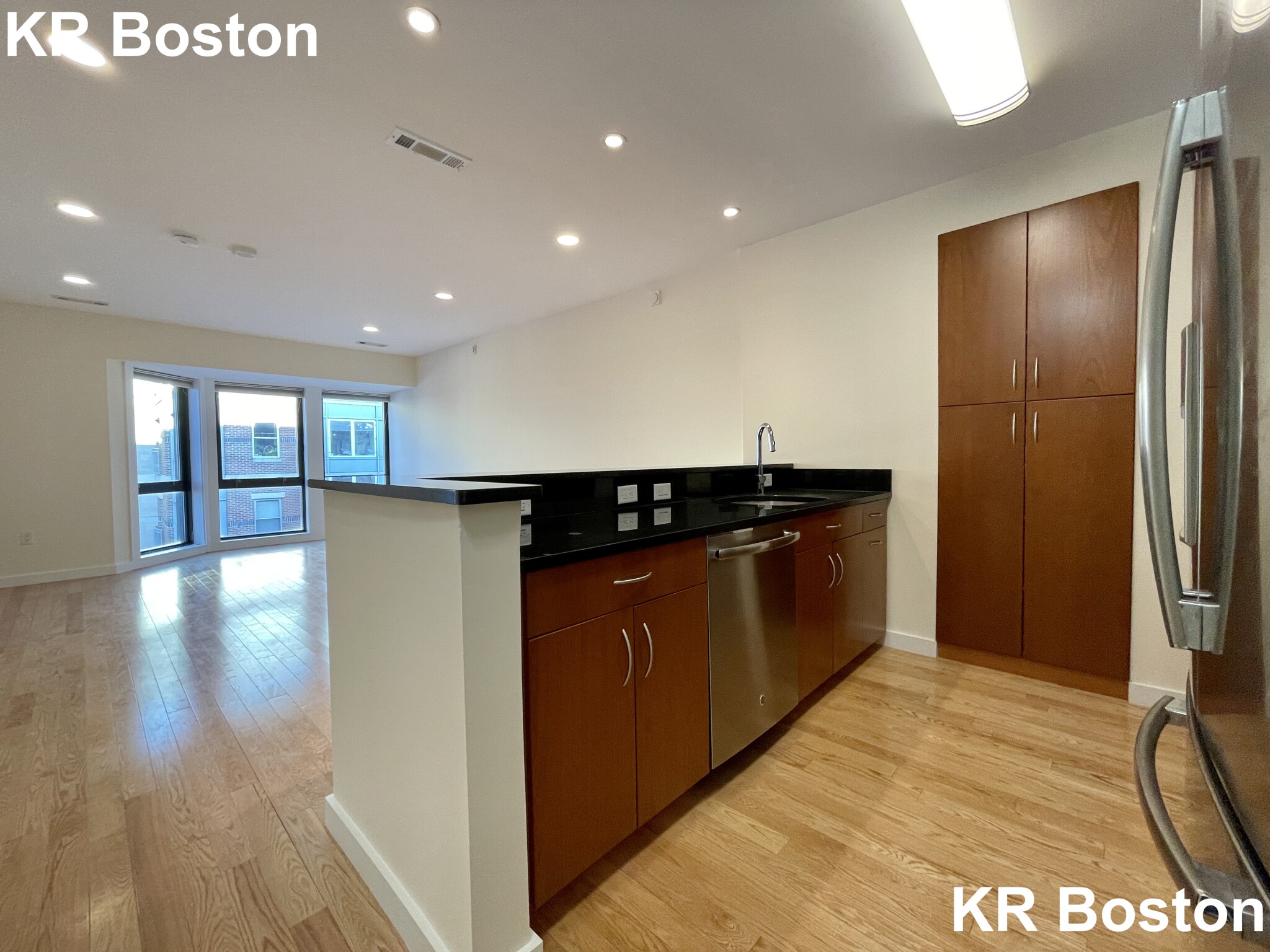 1 bed, 1 bath apartment for rent at 9 Miner St Unit 504, Fenway — photo 4 of 8