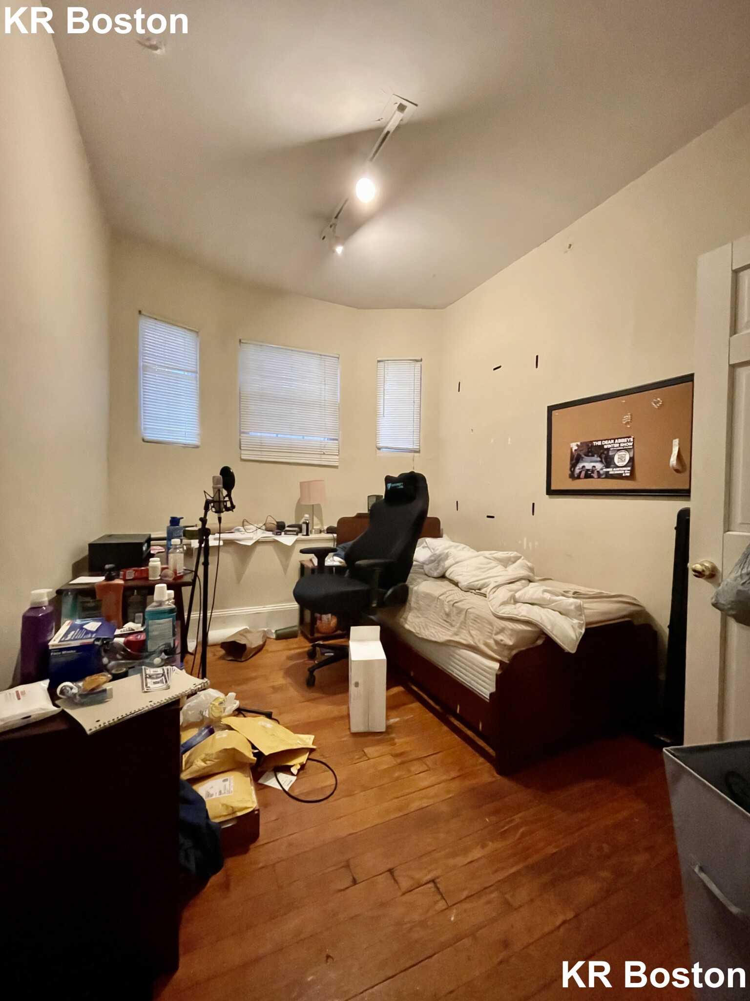 3 bed, 1 bath apartment for rent at 183 Naples Rd Unit 1, Coolidge Corner — photo 2 of 8