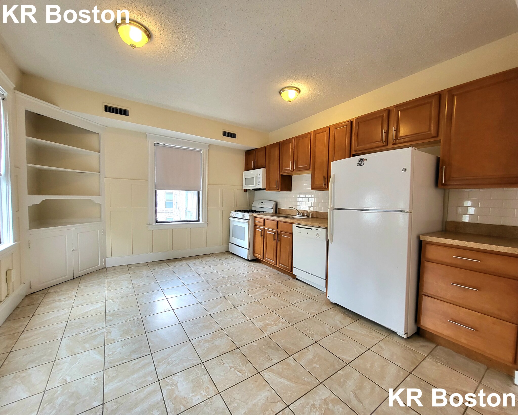 4 bed, 2 bath apartment for rent at 21 Hamilton Rd Unit 1, Coolidge Corner — photo 2 of 10