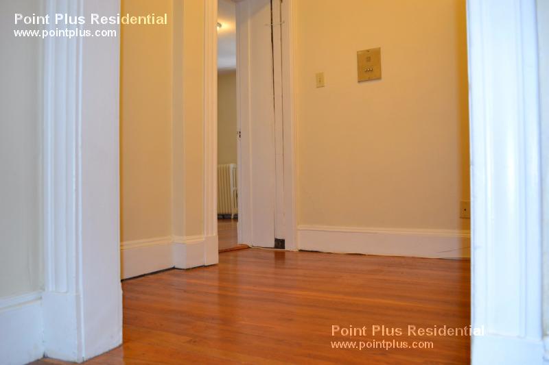 Studio bed, 1 bath apartment for rent at 15 Linnean Unit 2, Harvard Square — photo 1 of 11