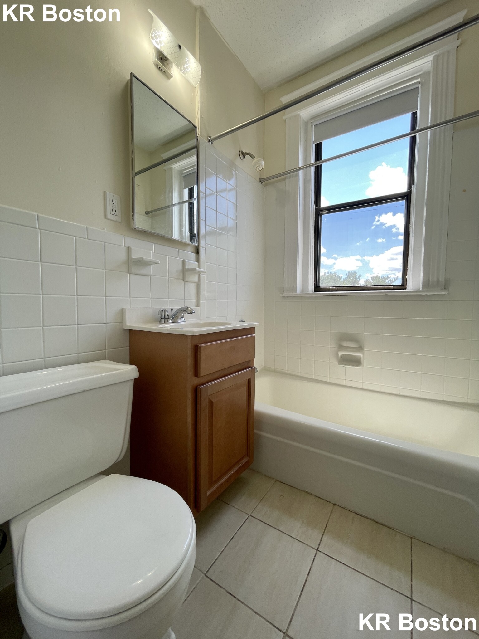 Studio bed, 1 bath apartment for rent at 1152 Commonwealth Ave Unit 14, Brighton — photo 2 of 8