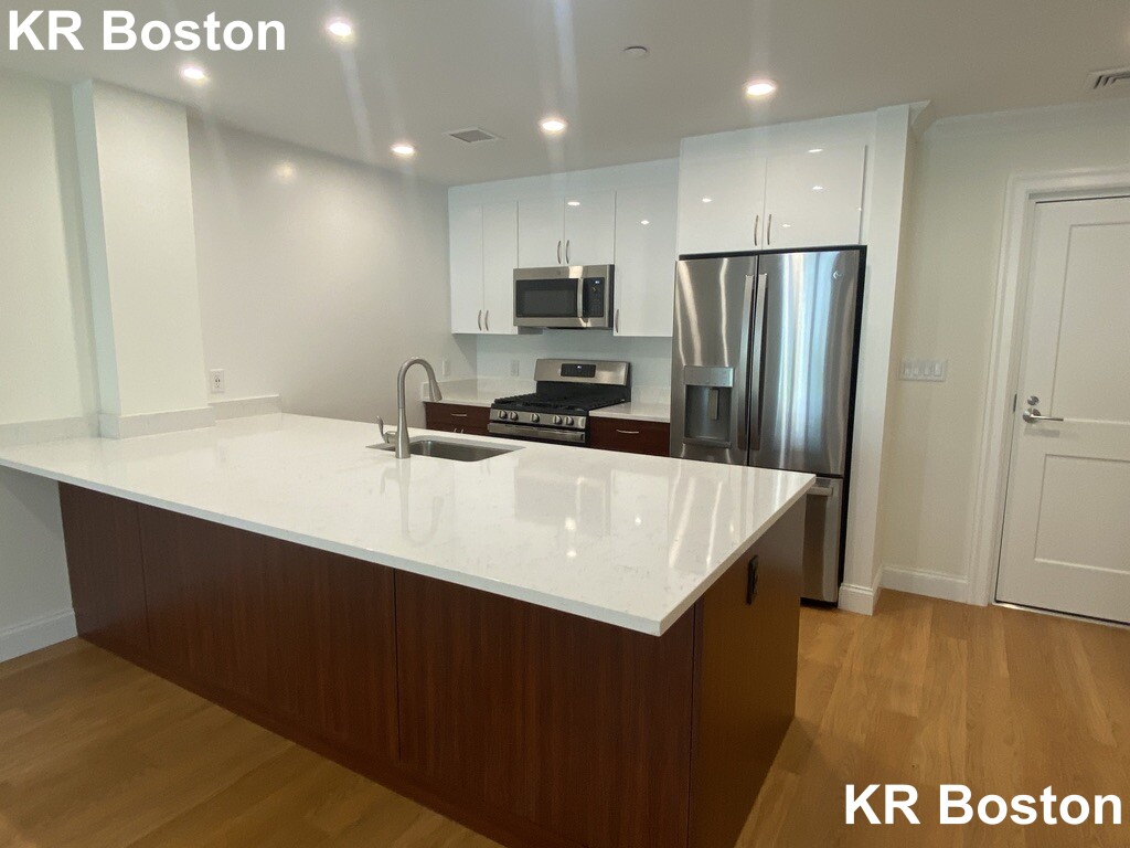1 bed, 1 bath apartment for rent at 113 Gerry Rd Unit 107, Chestnut Hill — photo 2 of 16