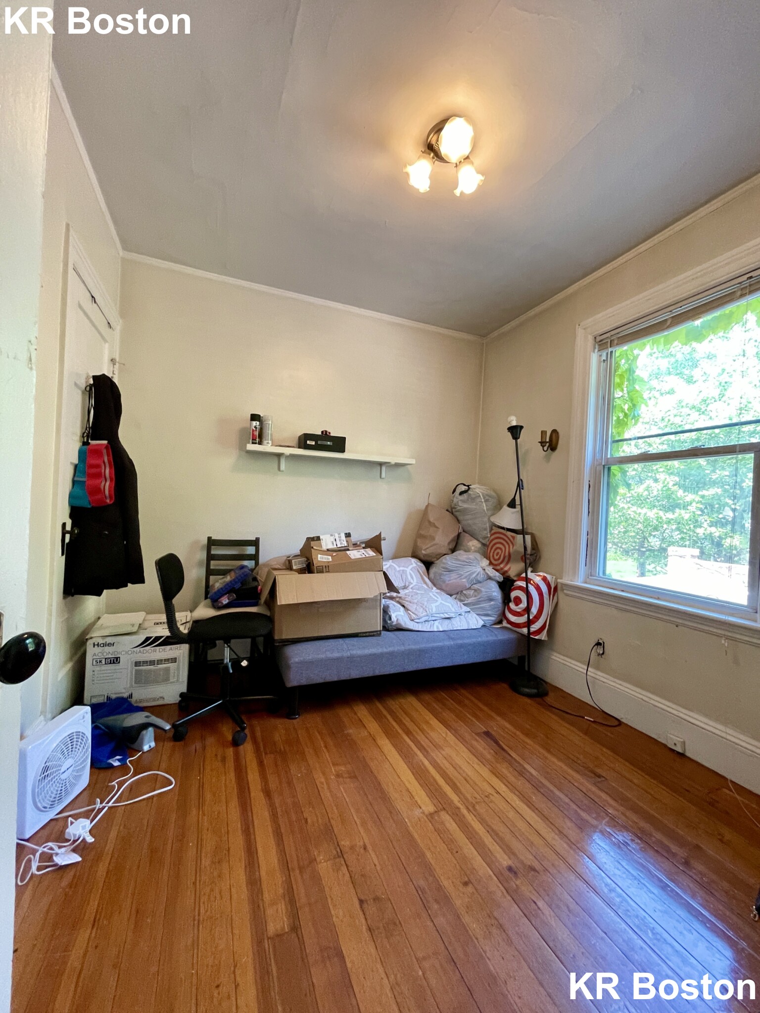 5 bed, 1 bath apartment for rent at 786 Washington St Unit 1, Chestnut Hill — photo 4 of 10