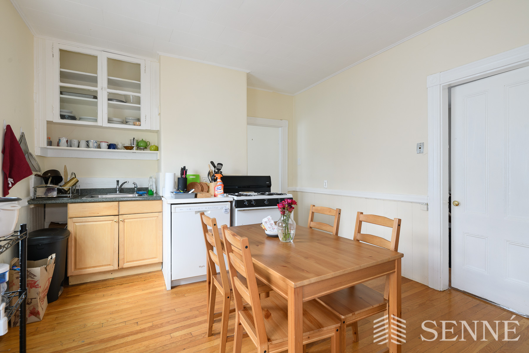 3 bed, 1 bath apartment for rent at 16 Bristol St Unit 2, Kendall Square — photo 3 of 10