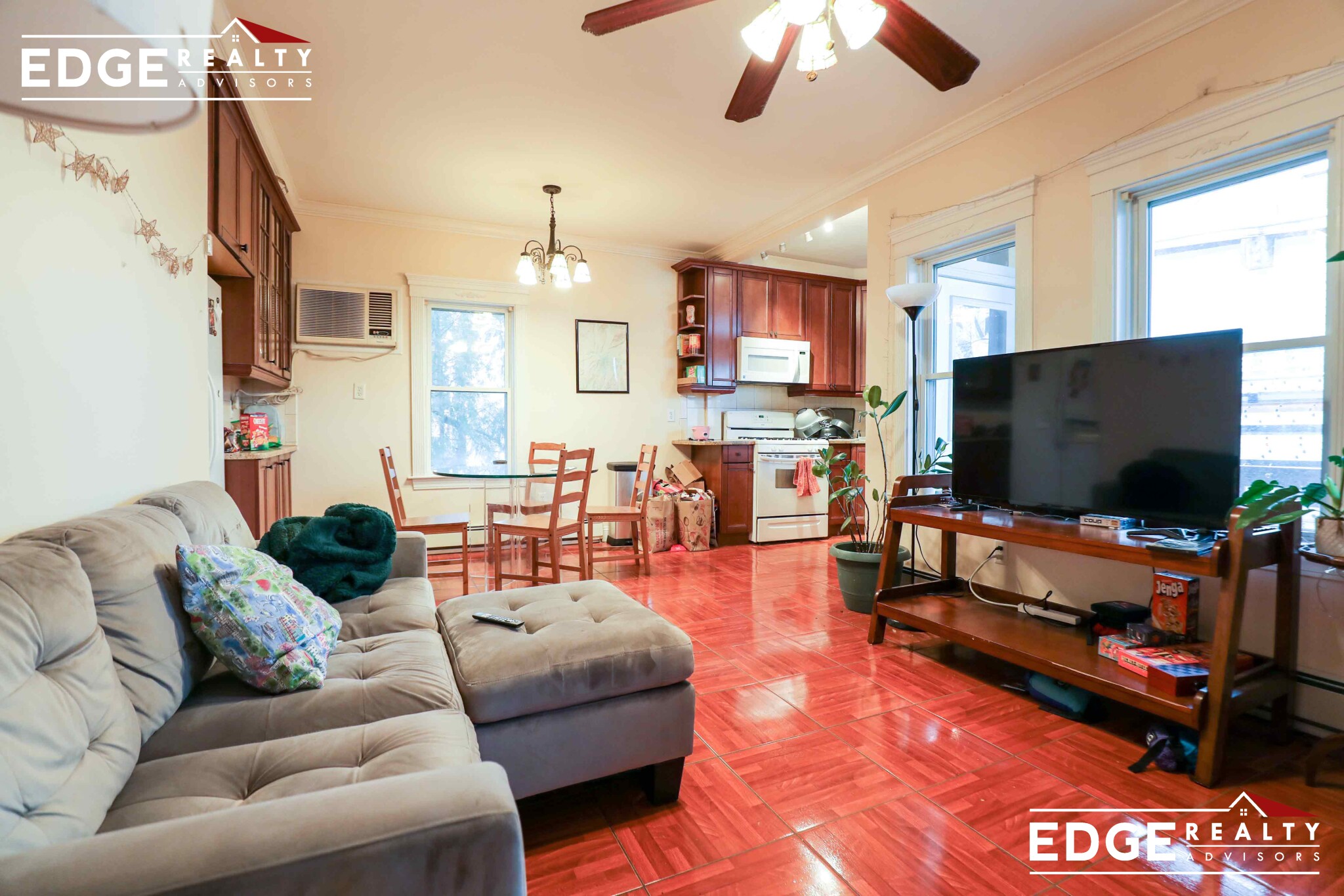 3 bed, 2 bath apartment for rent at 7 Delaware Pl Unit 2, Brighton — photo 2 of 9