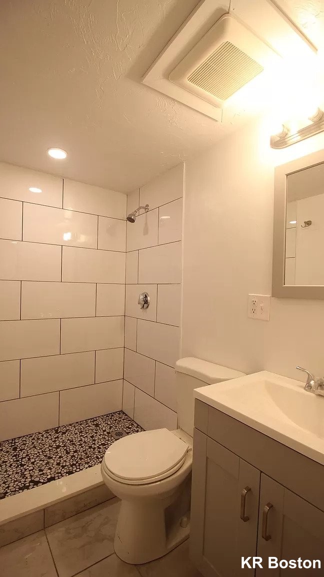 3 bed, 1 bath apartment for rent at 11 Shepard St Unit 0, Brighton — photo 4 of 8
