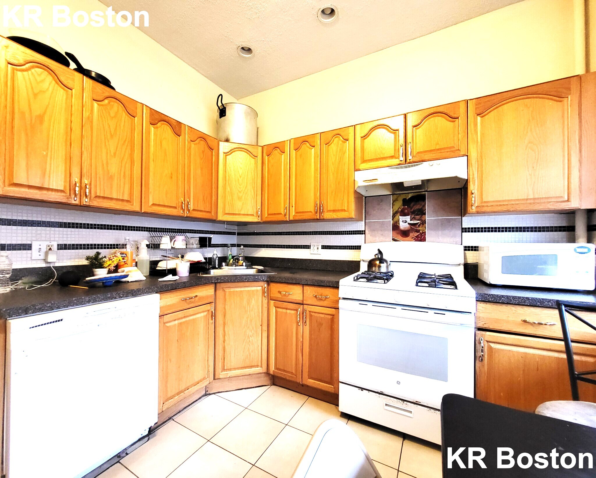 4 bed, 2 bath apartment for rent at 8 Price Rd Unit 2, Allston — photo 3 of 5