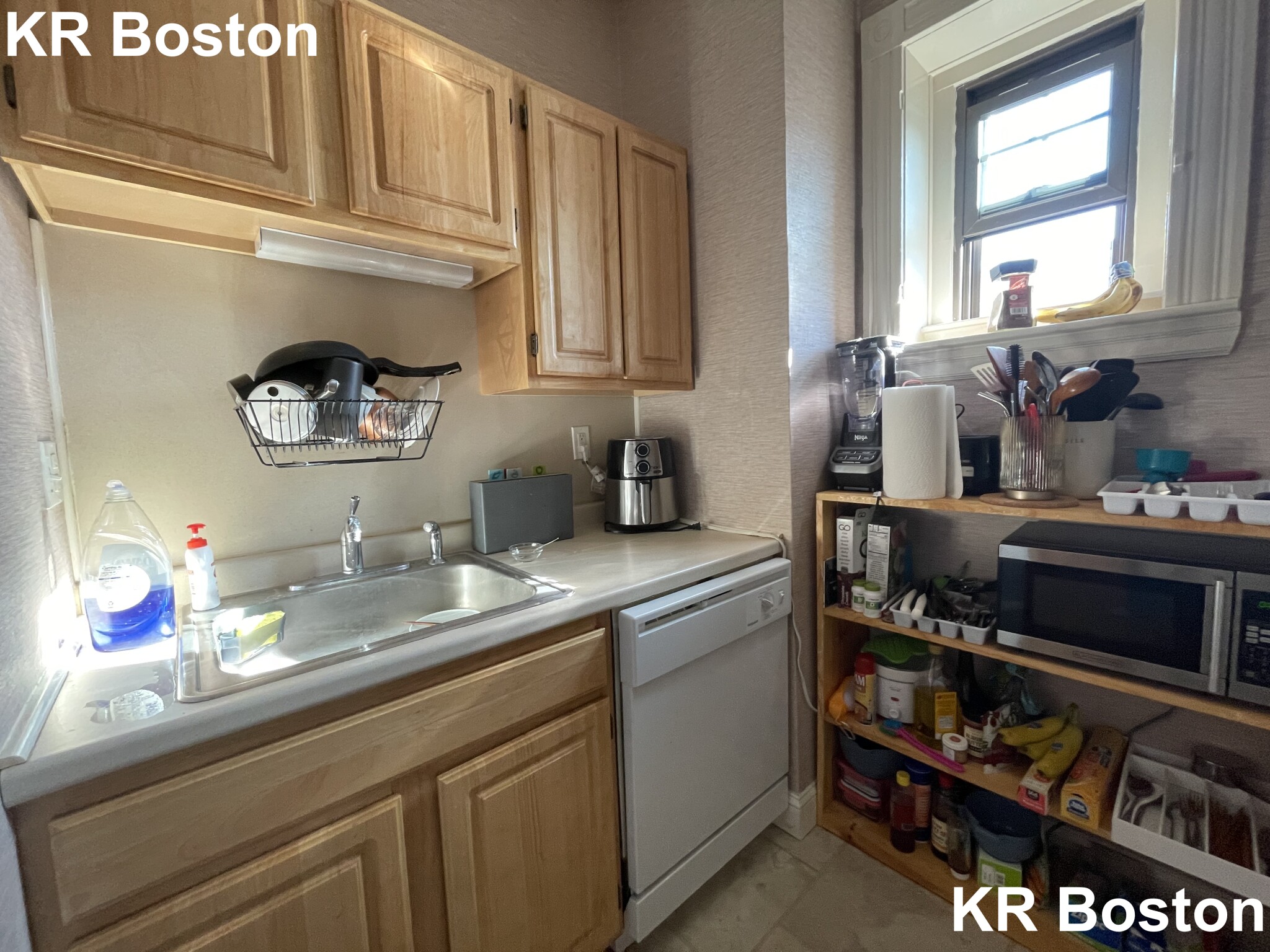 3 bed, 1 bath apartment for rent at 107 Saint Paul St Unit 3F, Coolidge Corner — photo 5 of 5