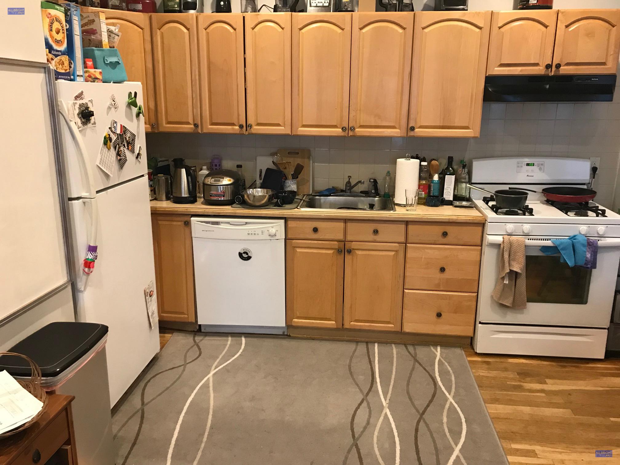 4 bed, 1 bath apartment for rent at 197 Green Unit 3, Central Square — photo 2 of 19