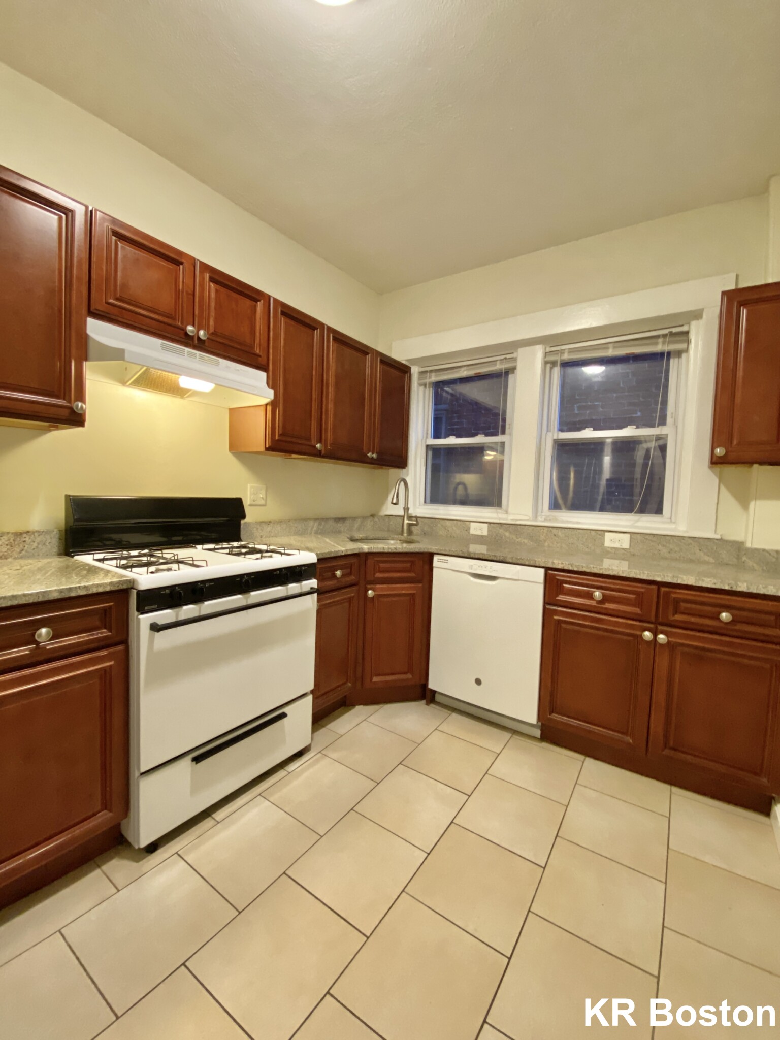4 bed, 2 bath apartment for rent at 165 Summer Unit 22, Winter Hill — photo 23 of 23