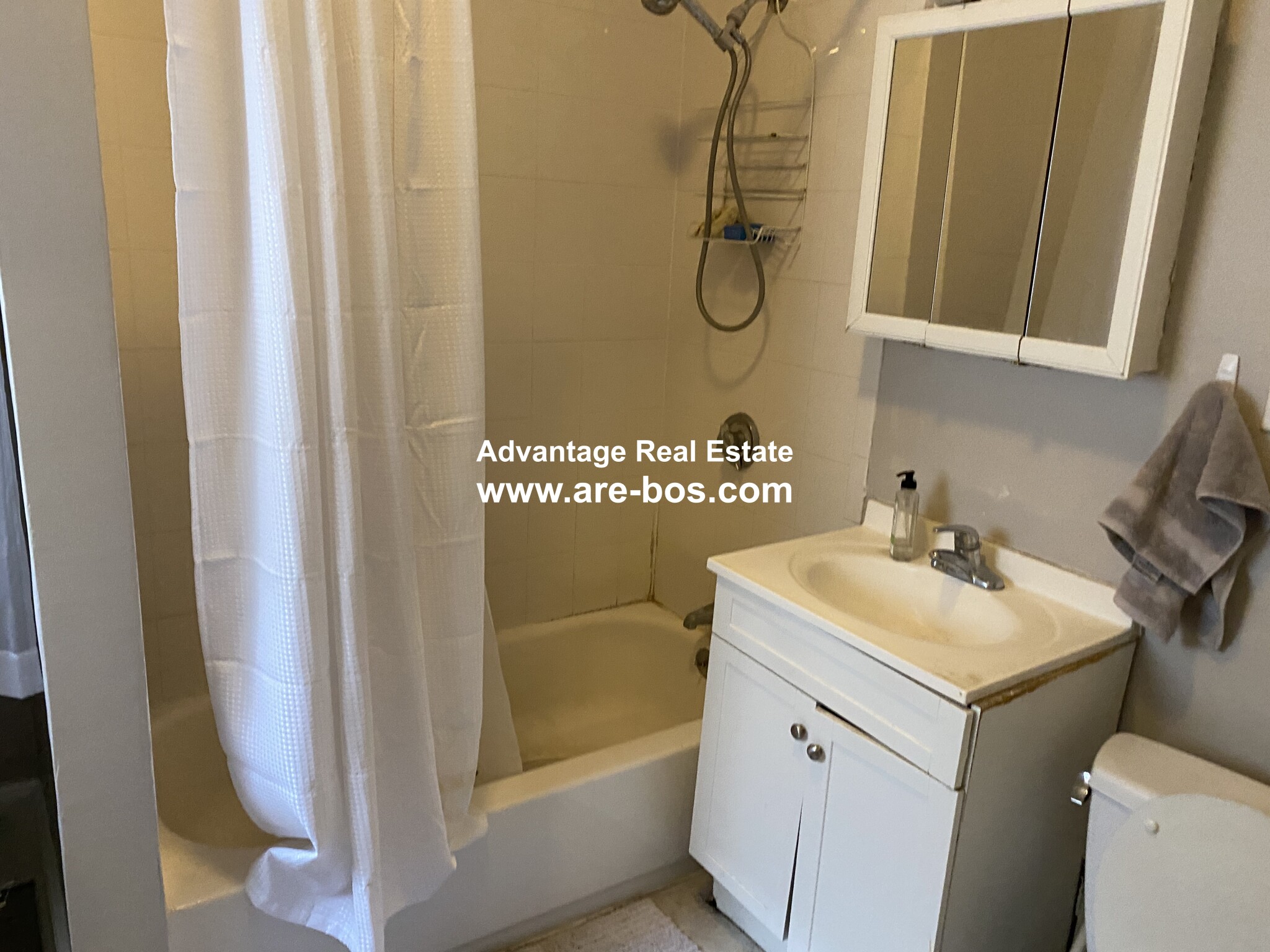 4 bed, 2 bath apartment for rent at 1066 Commonwealth Ave Unit 30, Allston — photo 15 of 23