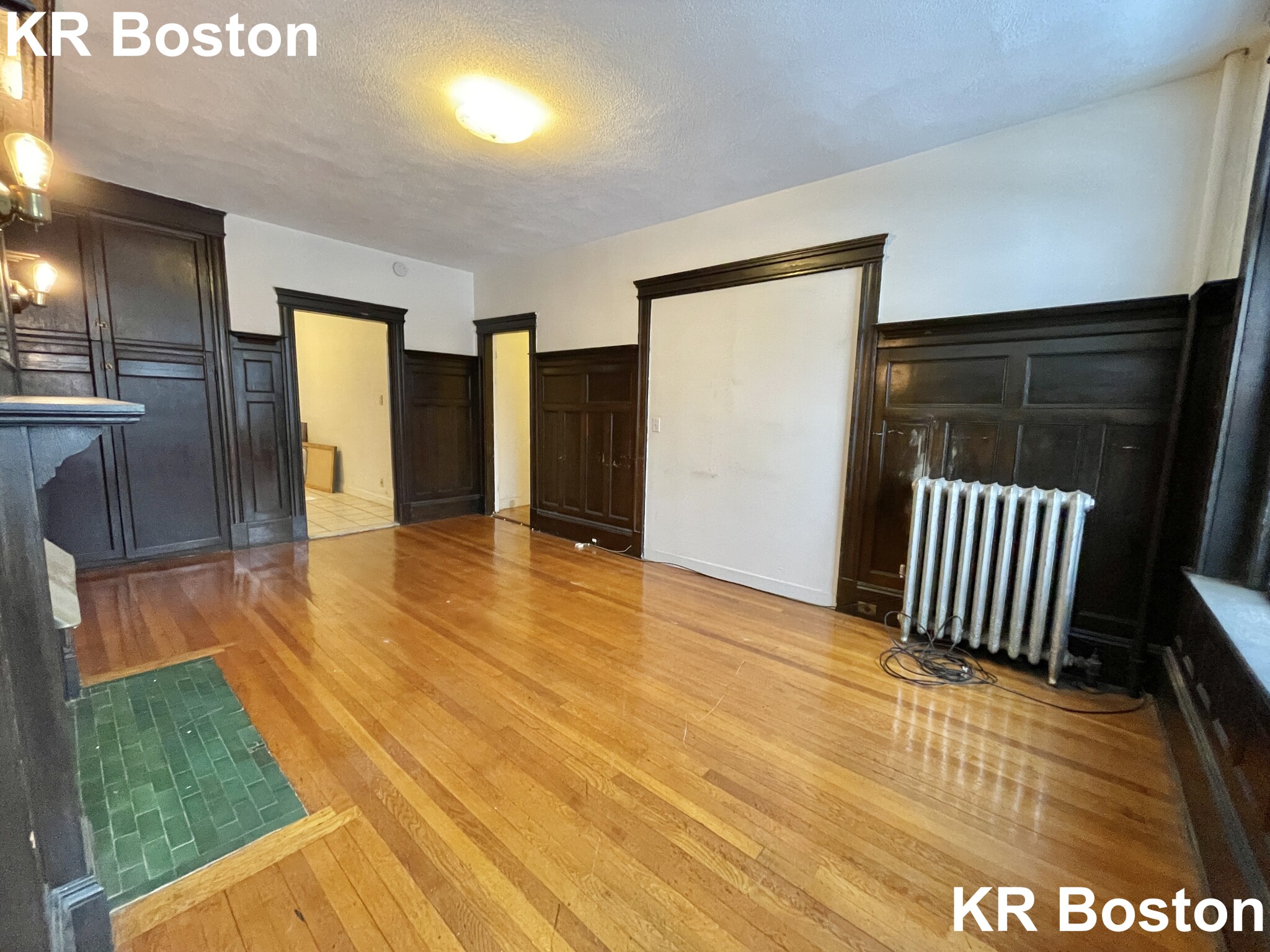5 bed, 2 bath apartment for rent at 1900 Beacon St Unit 2, Chestnut Hill — photo 1 of 17